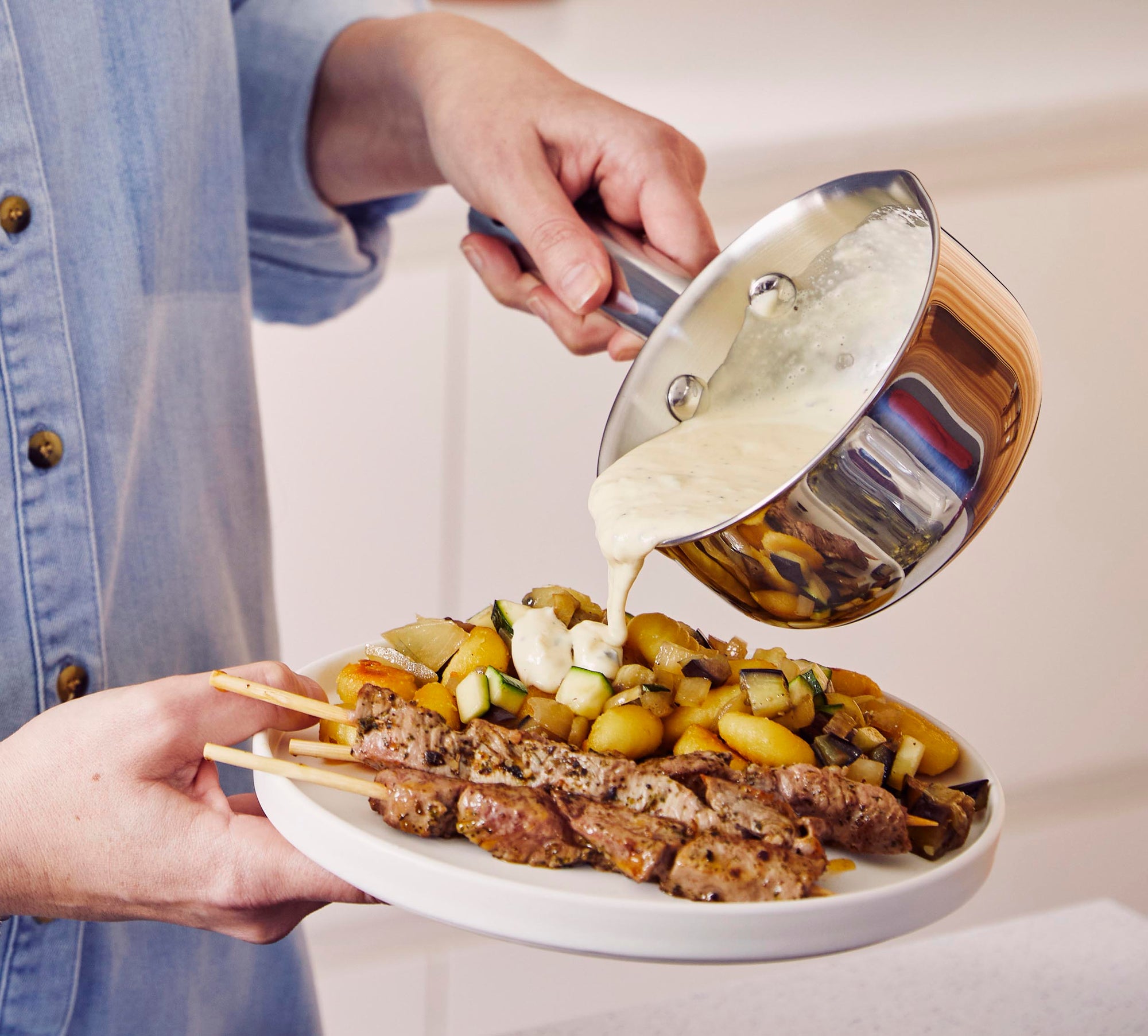 Lamsbrochettes met gnocchi en gorgonzolasaus