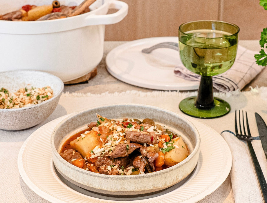 Lamsstoofpotje met olijven, citroen en pangrattato