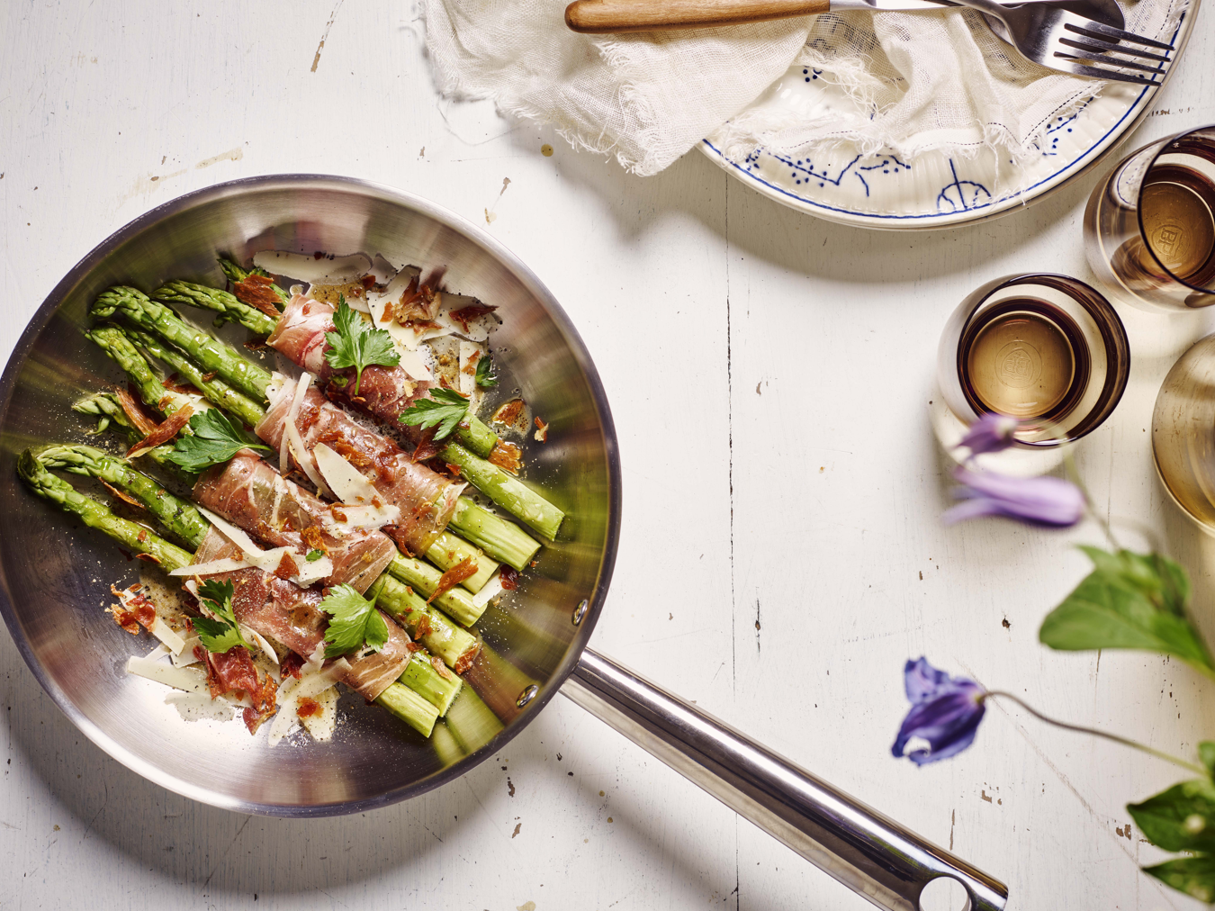 Gebakken asperges met serranoham