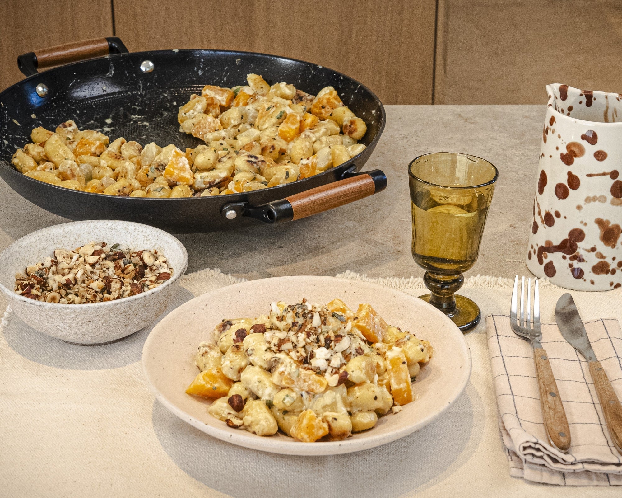 Gnocchi met pompoen, peer, kruidenkaas en hazelnootcrumble