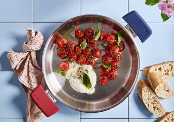 Bruschetta met geroosterde trostomaten en burrata