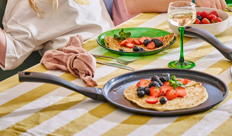 Crêpes aux fruits rouges : recette facile aux fraises et myrtilles