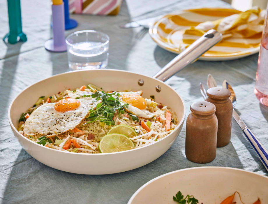 Riz sauté aux légumes et œuf au plat