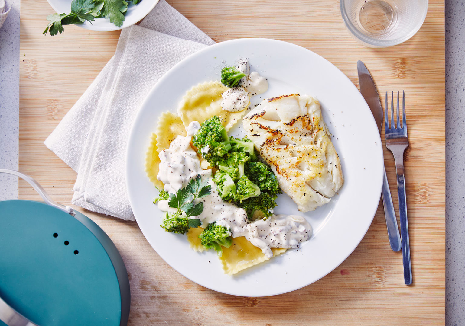 Ravioli met kabeljauw in combinatie met spekblokjes en broccoli