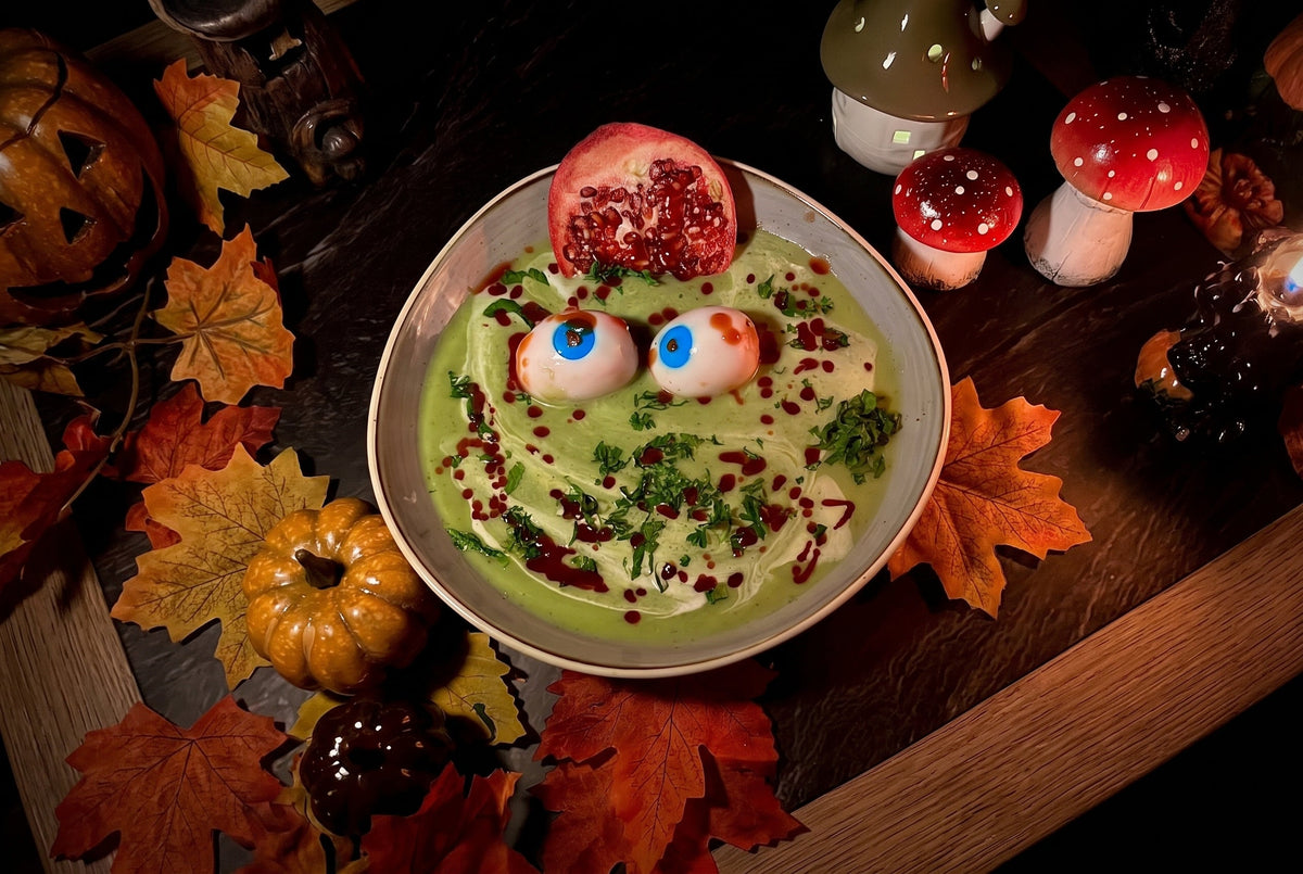 Groene Halloween soep met griezelige oogballen