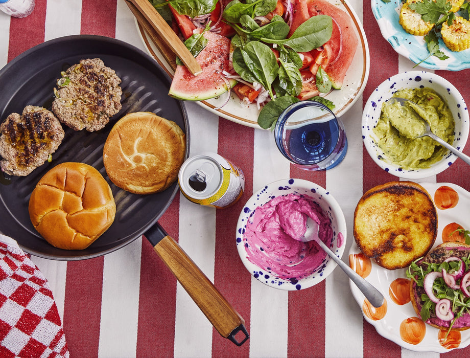 Smash Burger met frisse rode bieten saus: gegrild in de grillpan