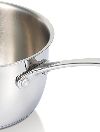 Belvia casserole avec 2 becs verseurs