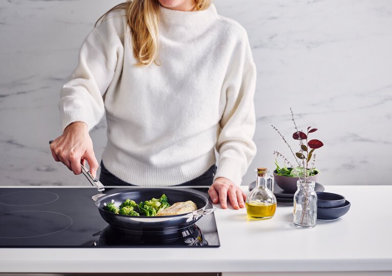 Evolution non-stick frying pan