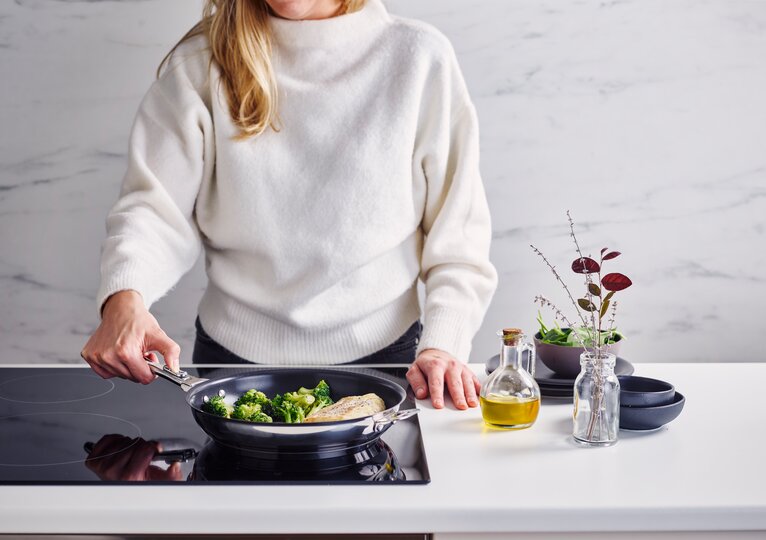 Evolution non-stick frying pan