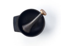 Nori  mortier avec pilon