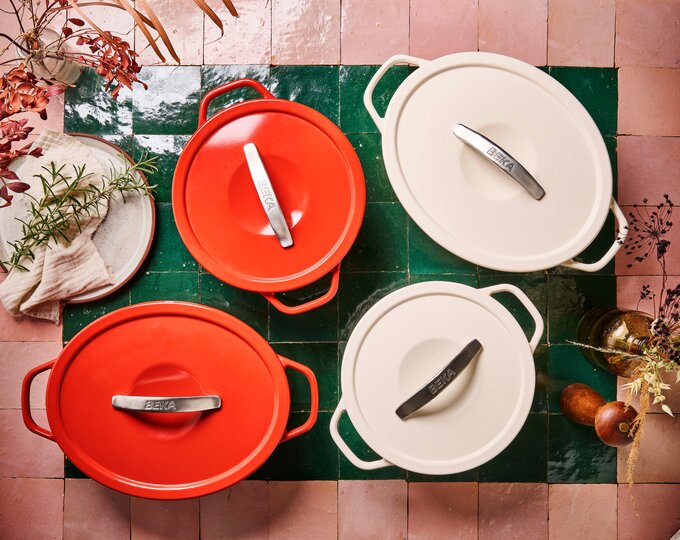 Plume oval dutch oven