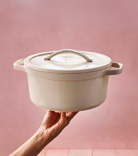 Plume oval dutch oven