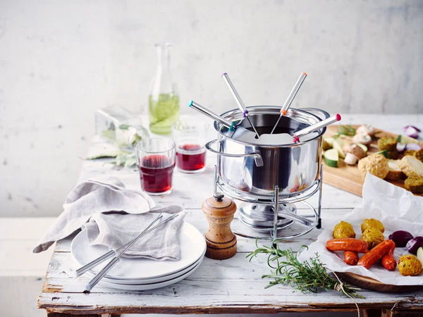 Navaris gietijzeren fondue set ⌀21 cm - Met 6 fonduevorken en brander Navaris gietijzeren fondue set ⌀21 cm - Met 6 fonduevorken en brander