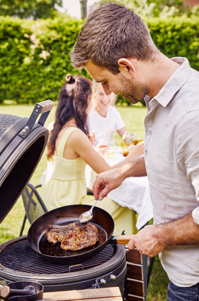 /en/products/stark-frying-pan-with-helper-handle