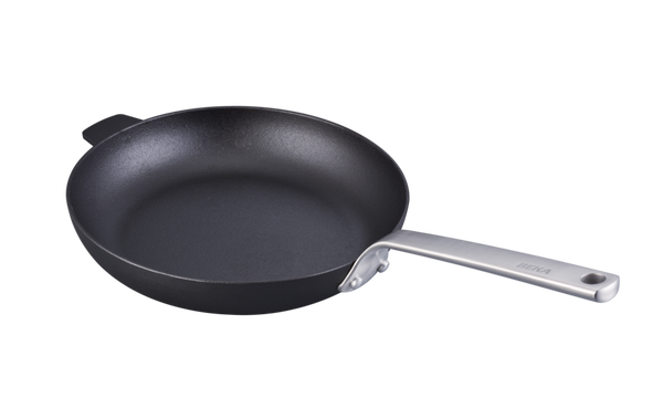 Stark frying pan with helper handle