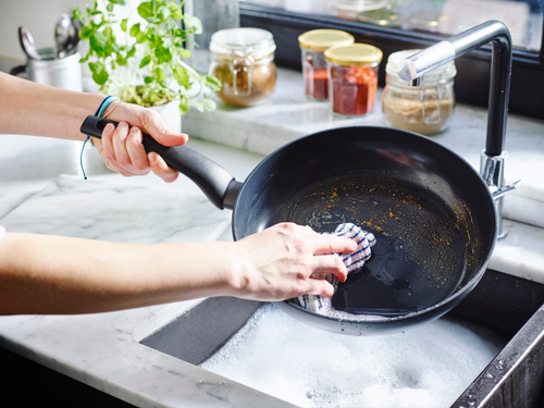 Gebruikstips: houd je antikleefpan in topvorm
